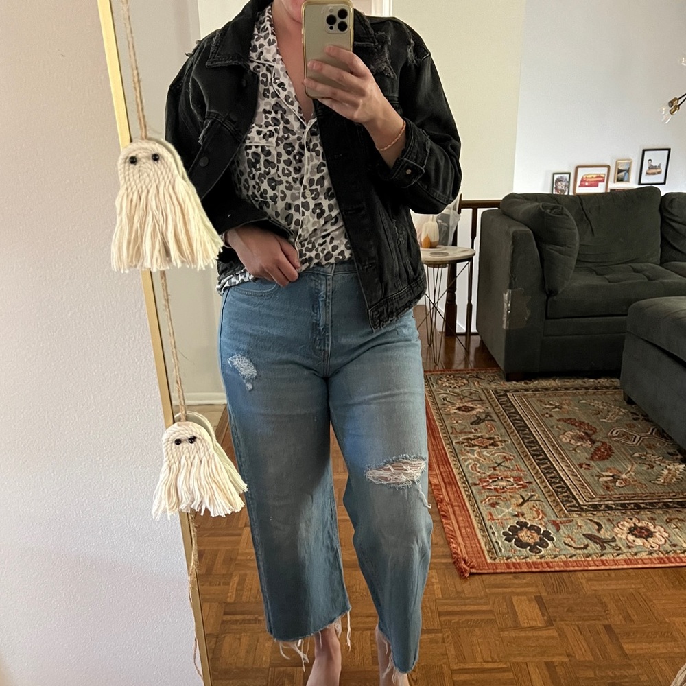 Old Navy Distressed Sky High Wide Leg Jeans Cropped